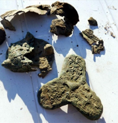 Funn fra en kvinnegrav ute på engene i Heradsbygd i 2012. Kilde: Henry Hansen, Facebook, Elverum Historielag. 